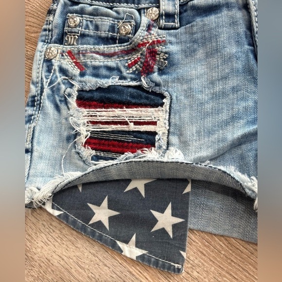 Miss Me Patriotic American Flag Distressed Cutoff Denim Shorts Size 27 - Picture 7 of 15